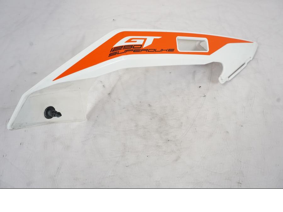 Framsidan på Bakvinge från en KTM 1290 Super Duke -2019 motorcykel.