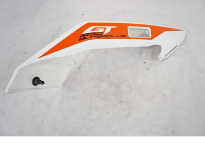 Framsidan på Bakvinge från en KTM 1290 Super Duke -2019 motorcykel.