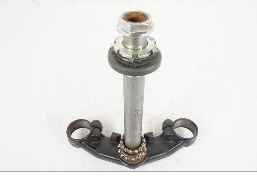 Framsidan på Gaffelkrona från en Honda CBR 1000 F -1989 motorcykel.