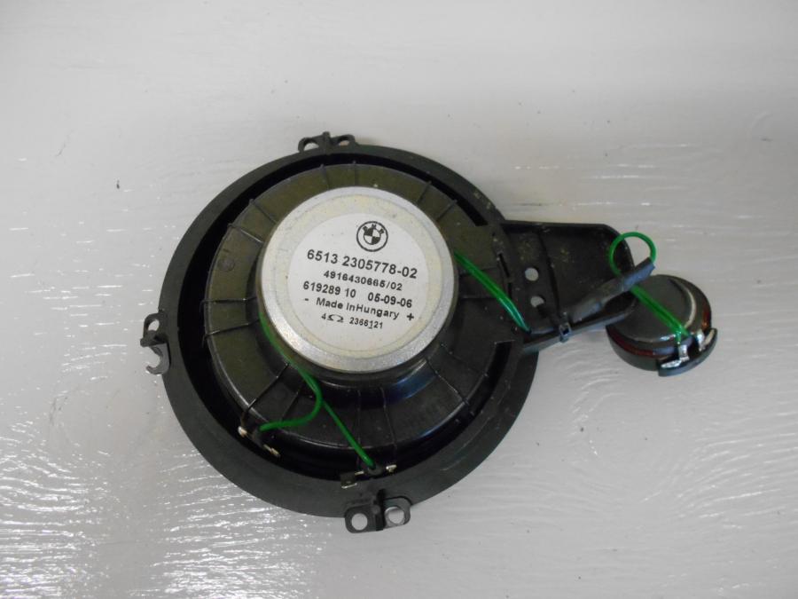 Baksidan på Högtalare från en BMW K 1200 LT -2007 motorcykel.