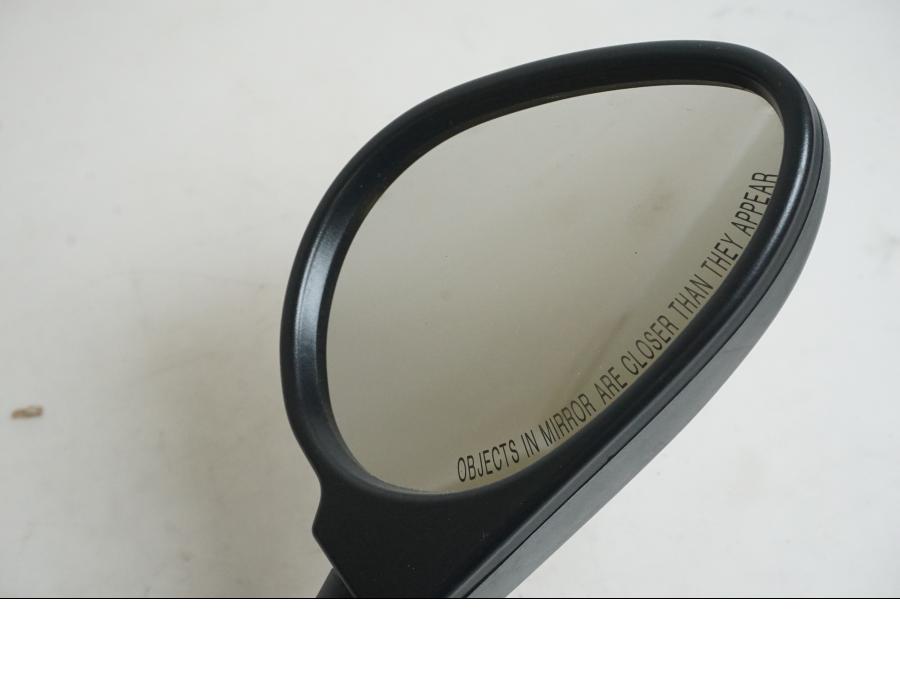 Baksidan på Backspegel från en Ducati Monster 800 -2004 motorcykel.