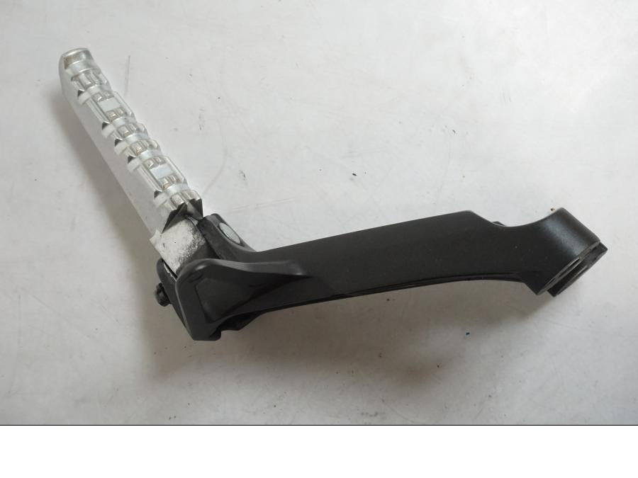 Vänster sida på Fotpinne från en Yamaha MT-09 -2019 motorcykel.