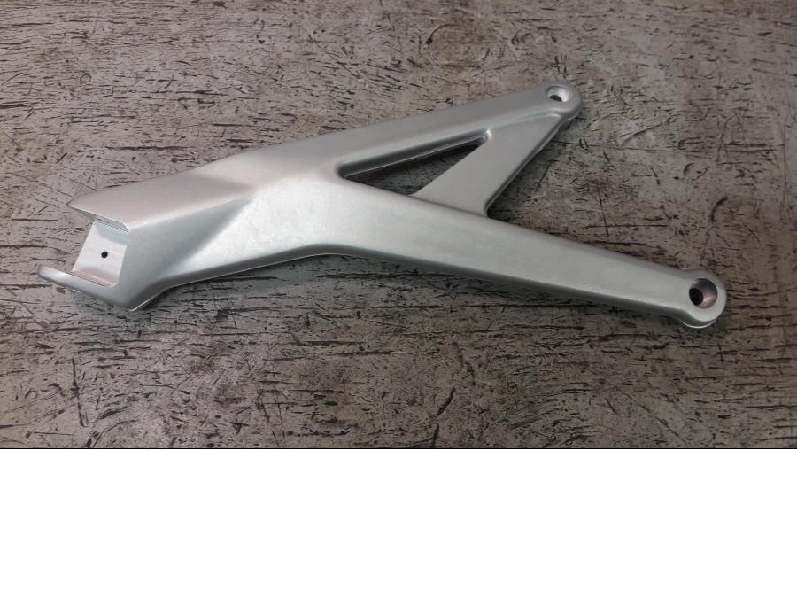 Framsidan på Fotpinnefäste från en Ducati Multistrada 1100 -2008 motorcykel.