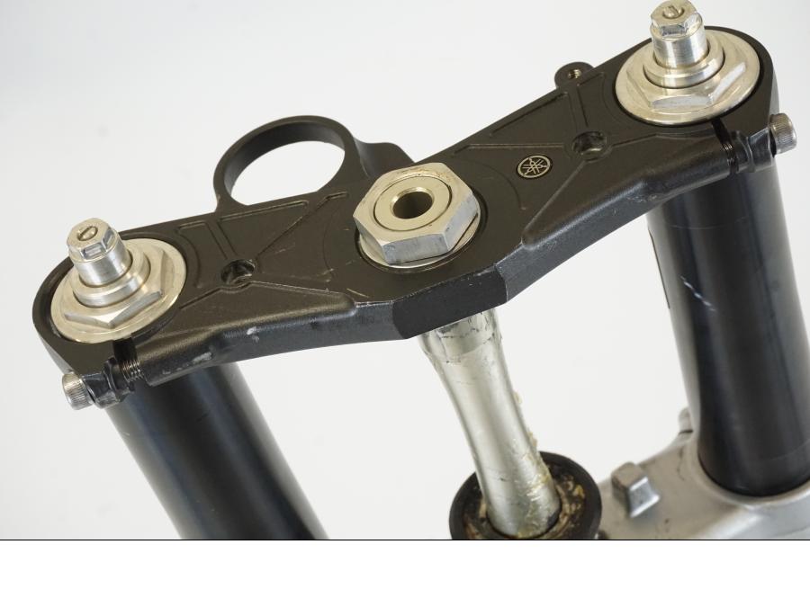 Höger sida på Gaffelpaket från en Yamaha YZF 1000 R1 -2009 motorcykel.