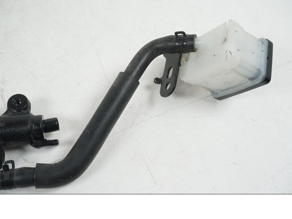 Vänster sida på Bromshuvudcylinder från en Honda CB 650 F Hornet -2017 motorcykel.