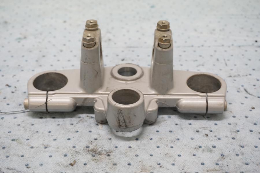 Framsidan på Gaffelkrona från en BMW F 650 GS -2001 motorcykel.