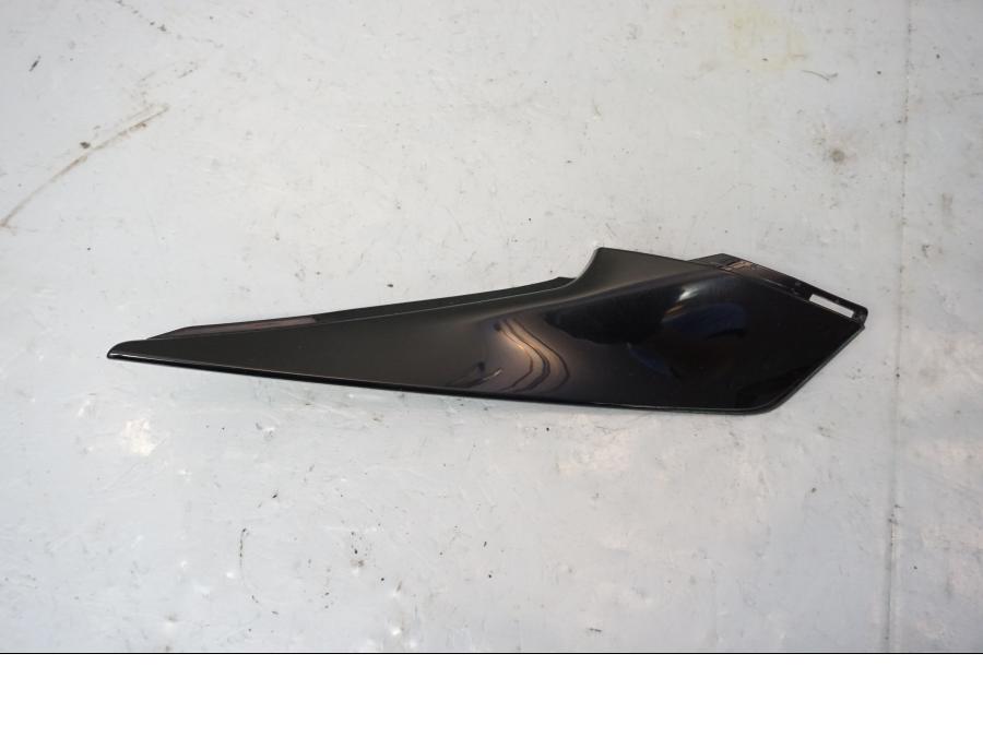 Framsidan på Sidopanel från en Honda CBR 1000 RR -2009 motorcykel.