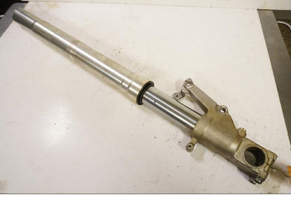 Framsidan på Gaffelben från en Suzuki GSX-R 750 -1996 motorcykel.