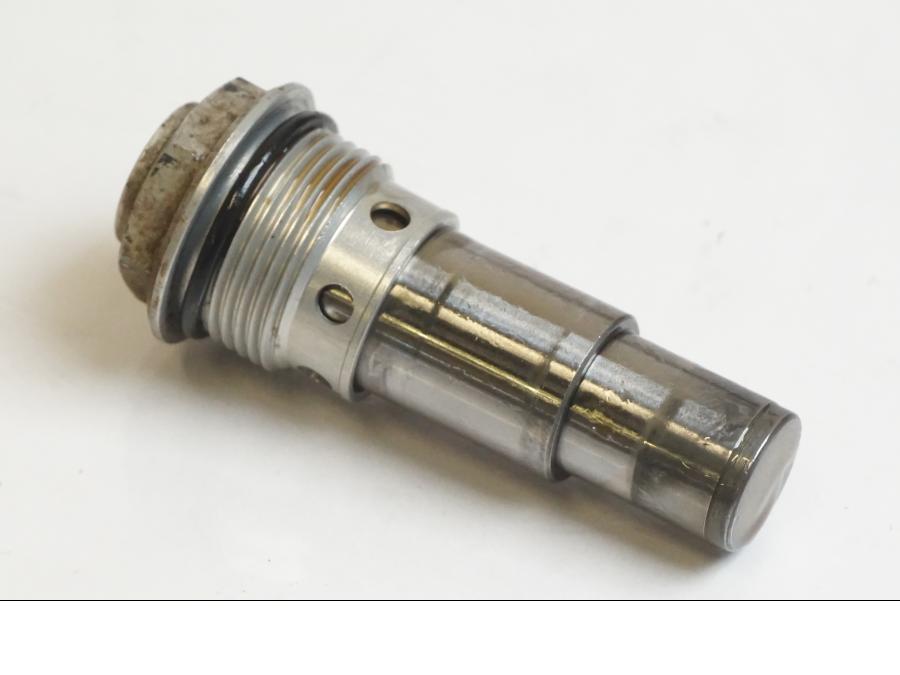 Framsidan på Kamkedjesträckare från en KTM 1190 Adventure -2015 motorcykel.