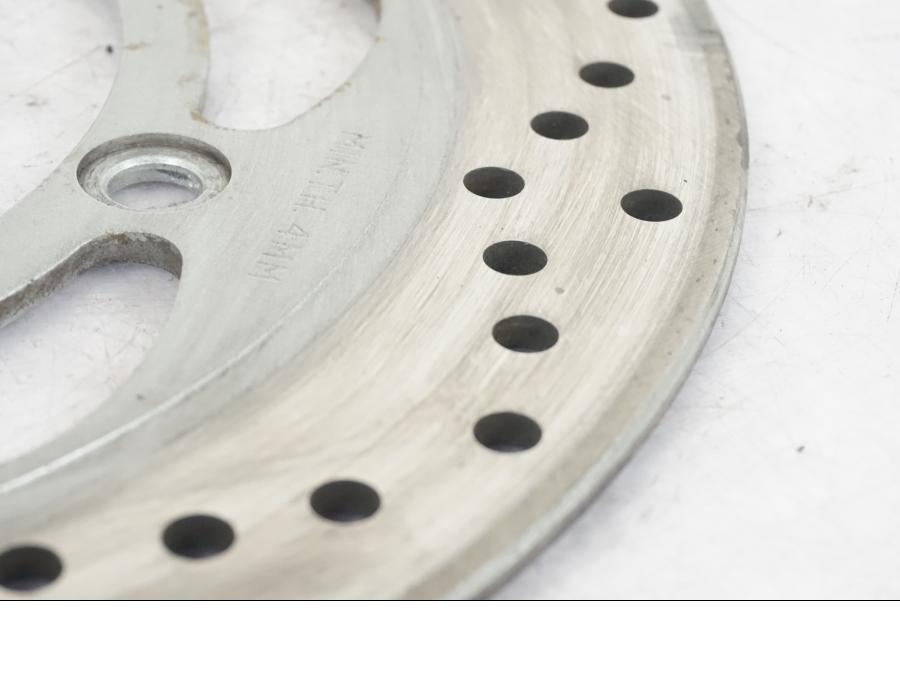 Baksidan på Bromsskiva från en Honda CBR 1000 F -1989 motorcykel.