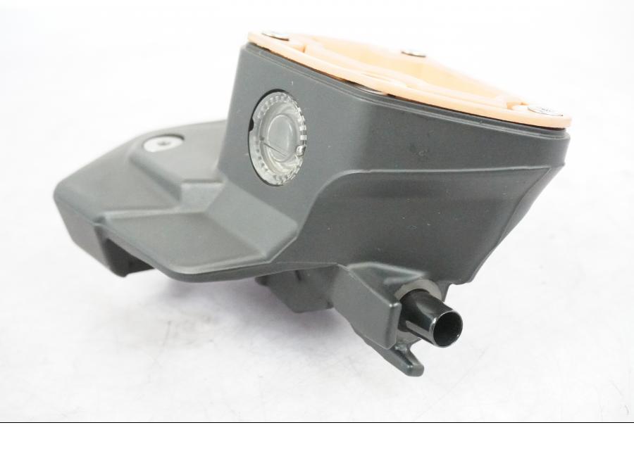 Baksidan på Bromshuvudcylinder från en BMW R 1250 GSA -2021 motorcykel.