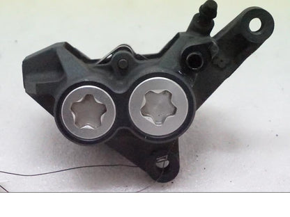 Framsidan på Bromsok från en Yamaha FZ1-S -2006 motorcykel.