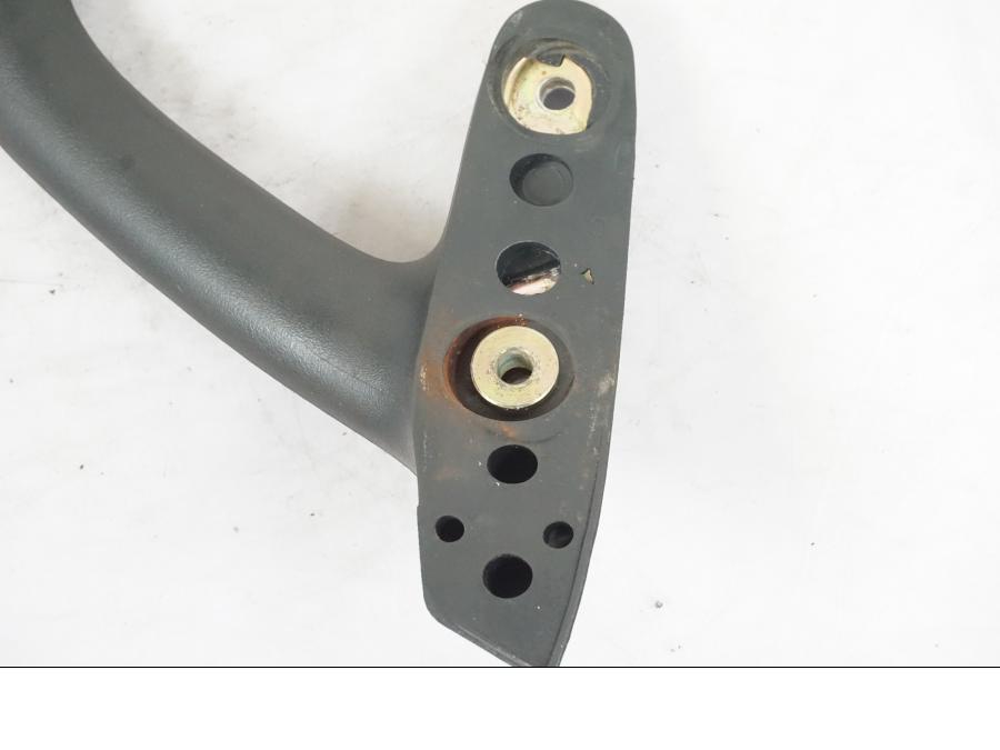 Vänster sida på Passagerarhandtag från en Honda NT 650 V -2002 motorcykel.