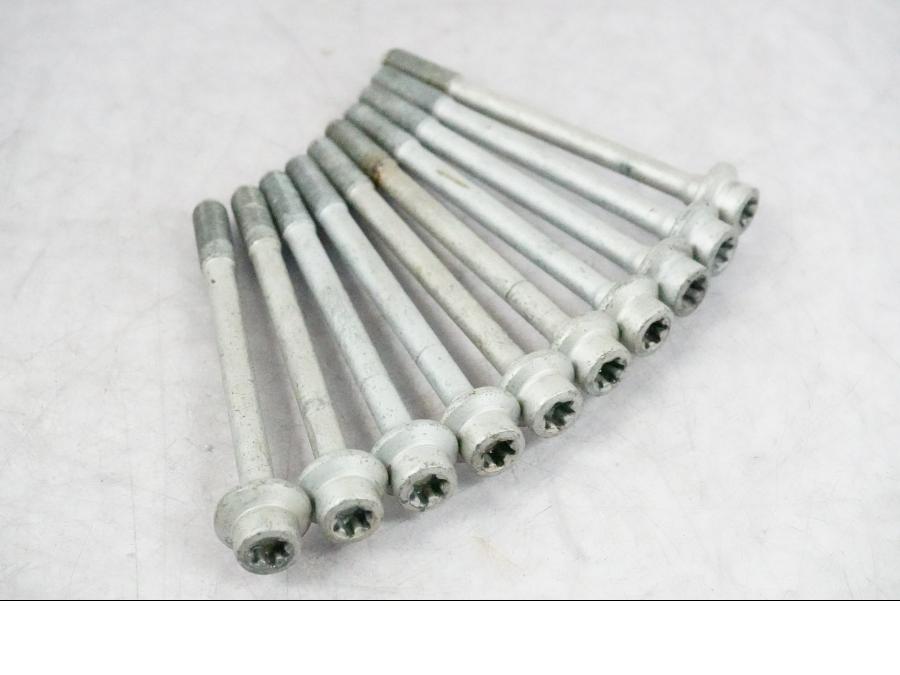 Höger sida på Skruv / Mutter etc från en BMW K 1200 S -2005 motorcykel.