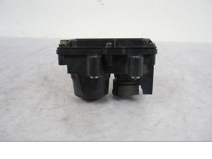 Baksidan på Avgasspjällmotor från en KTM 1290 Super Duke R -2021 motorcykel.