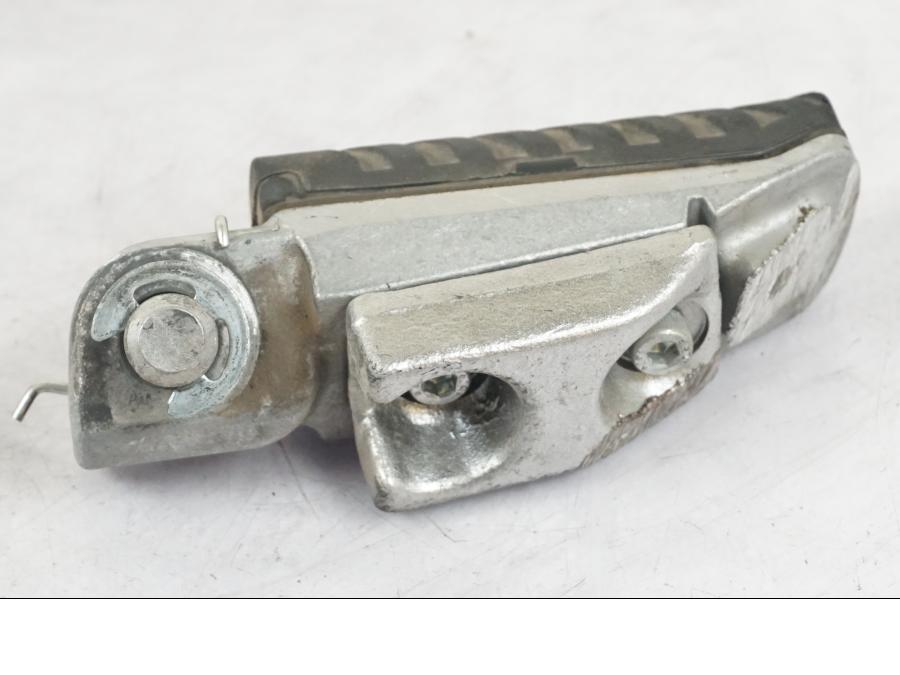 Höger sida på Fotpinne från en Kawasaki Z 900 -2019 motorcykel.