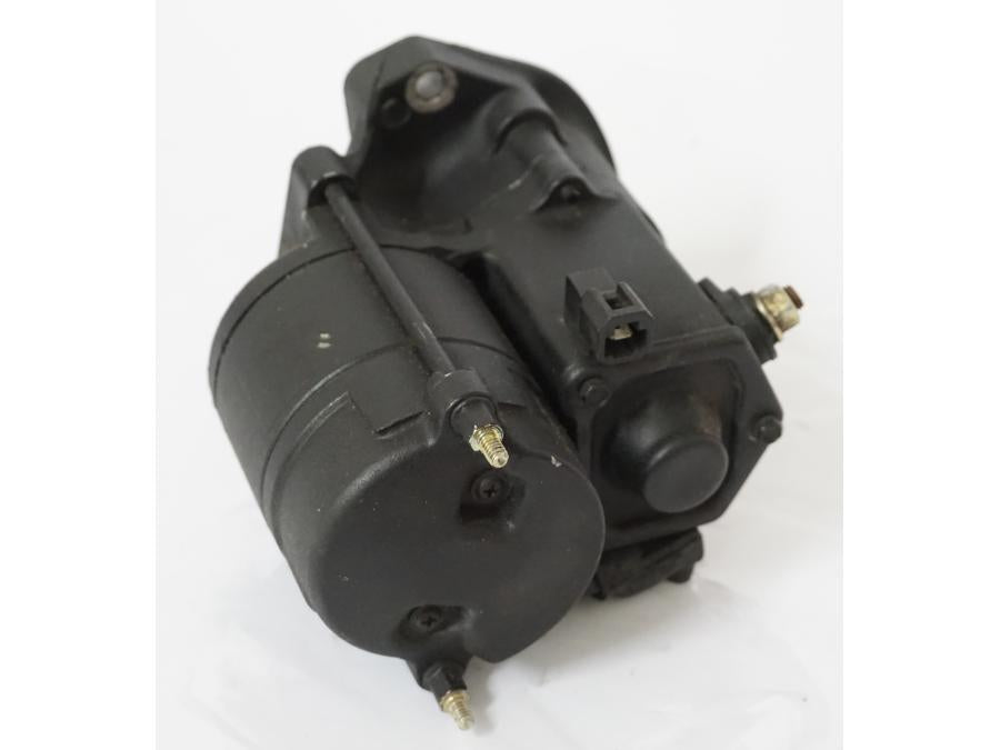 Baksidan på Startmotor från en H-D Sportster 1200 XL1200C -1999 motorcykel.