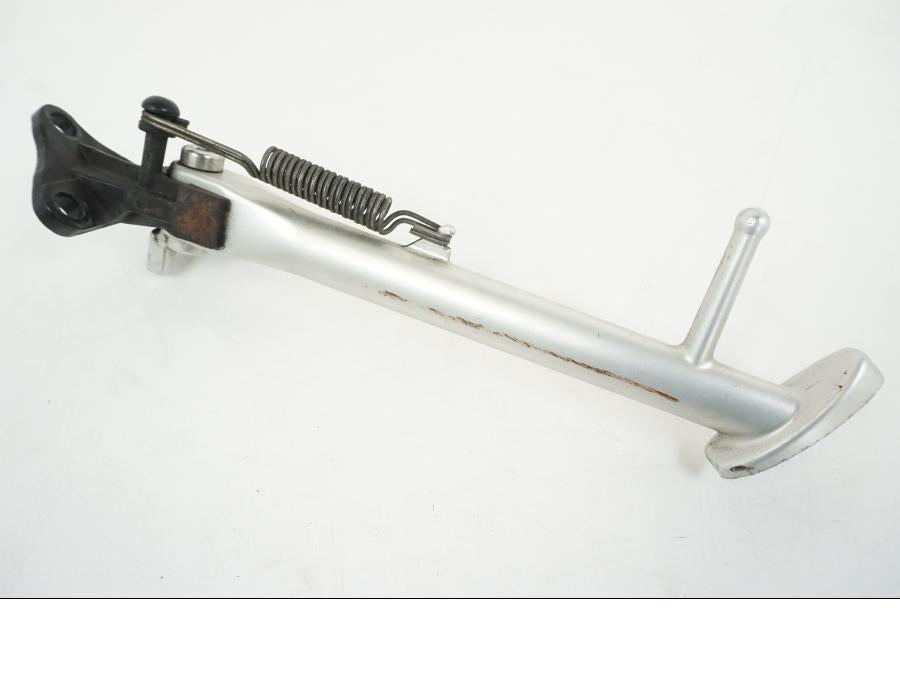 Framsidan på Sidostöd från en Triumph Speed Triple -2009 motorcykel.