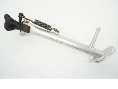 Framsidan på Sidostöd från en Triumph Speed Triple -2009 motorcykel.