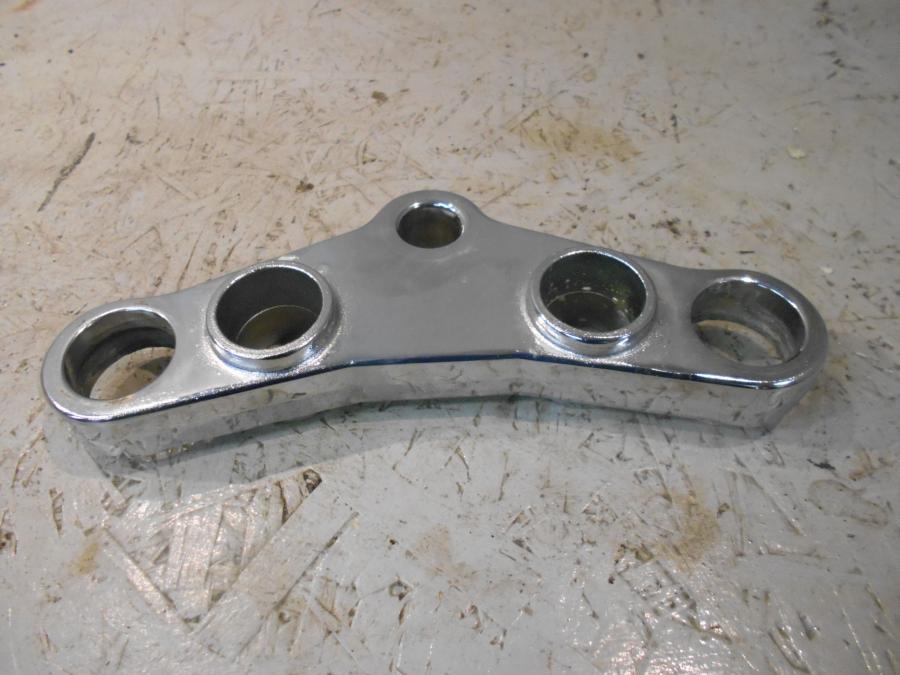 Framsidan på Gaffelkrona från en Suzuki VS 750 Intruder -1986 motorcykel.