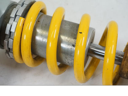 Snett uppifrån på Stötdämpare från en Aprilia Tuono V4R -2011 motorcykel.