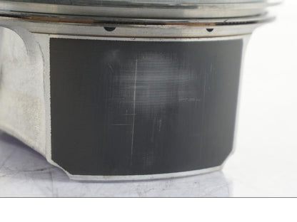 Snett nerifrån på Kolv från en BMW R NineT -2017 motorcykel.