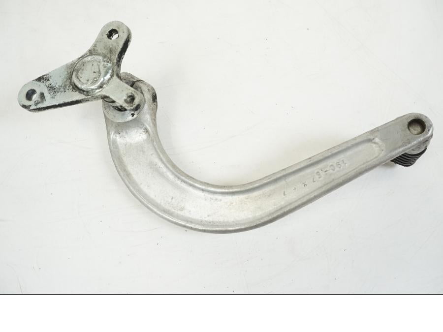 Snett uppifrån på Bromspedal från en Suzuki GSX 600 F -1998 motorcykel.