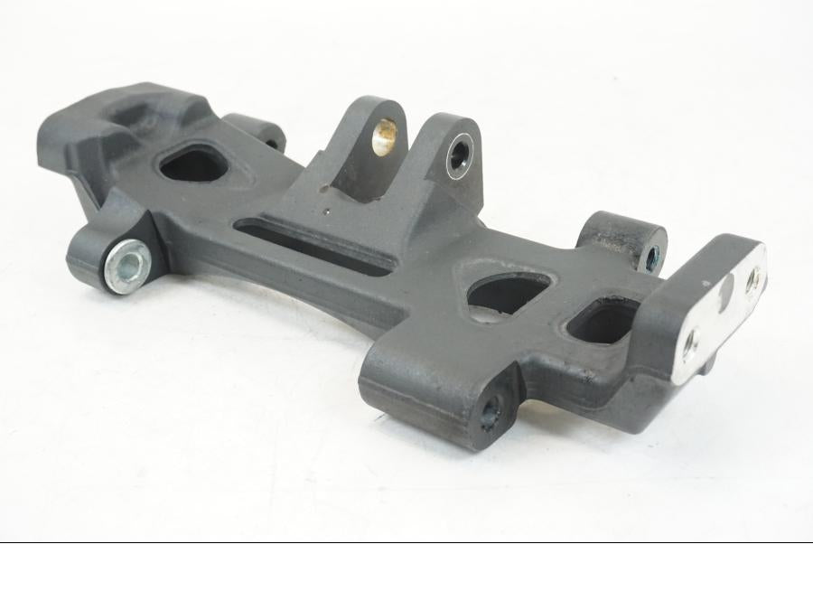 Baksidan på Ramdel från en Yamaha MT-09 -2021 motorcykel.