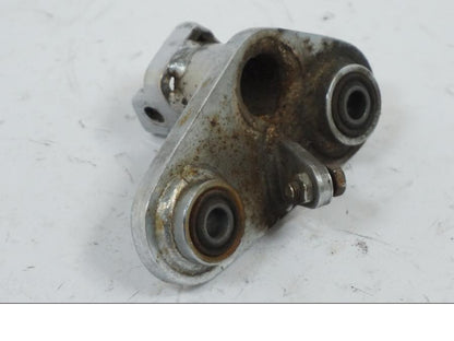 Höger sida på Fotpinnefäste inre från en Honda VT 600 C -1995 motorcykel.