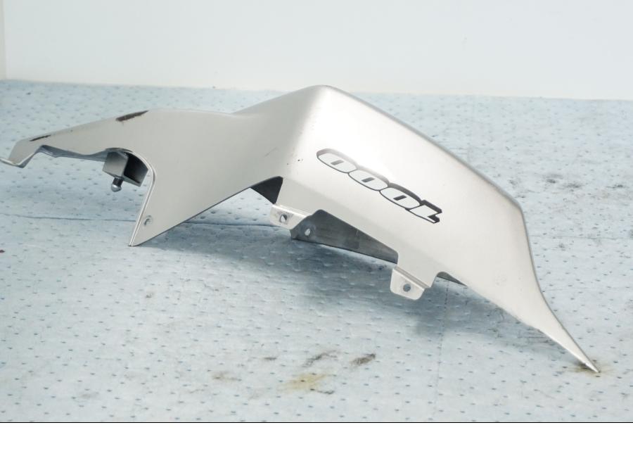 Baksidan på Bakvinge från en Suzuki GSX-R 1000 -2008 motorcykel.