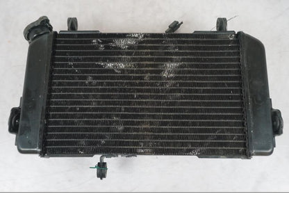 Framsidan på Vattenkyl från en Suzuki SV 650 -1999 motorcykel.