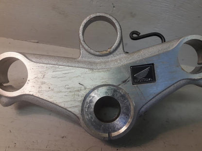 Höger sida på Gaffelkrona från en Honda CBR 125 R -2008 motorcykel.