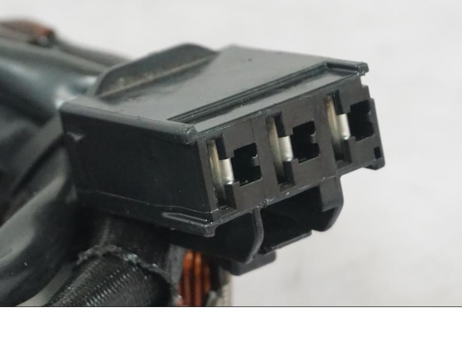 Baksidan på Generator från en Kawasaki Z 900 -2019 motorcykel.