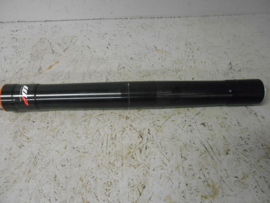 Höger sida på Gaffelben från en Triumph Tiger 800 -2016 motorcykel.