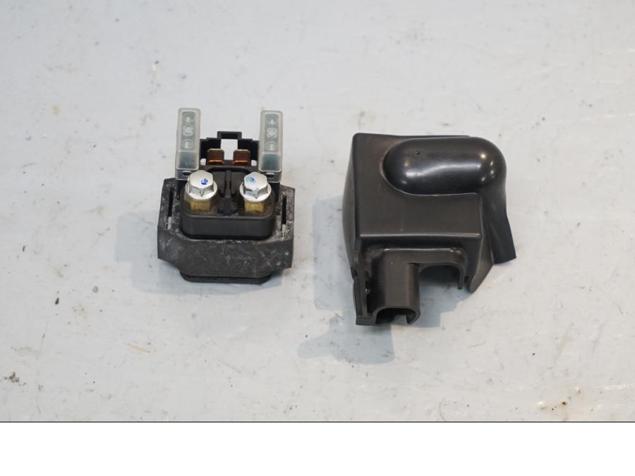 Framsidan på Startrelä från en Yamaha XJ 6 -2011 motorcykel.