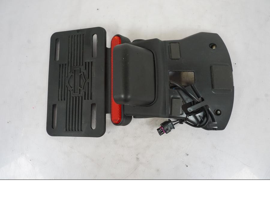 Höger sida på Skylthållare från en H-D Softail Sport Glide FLSB -2022 motorcykel.