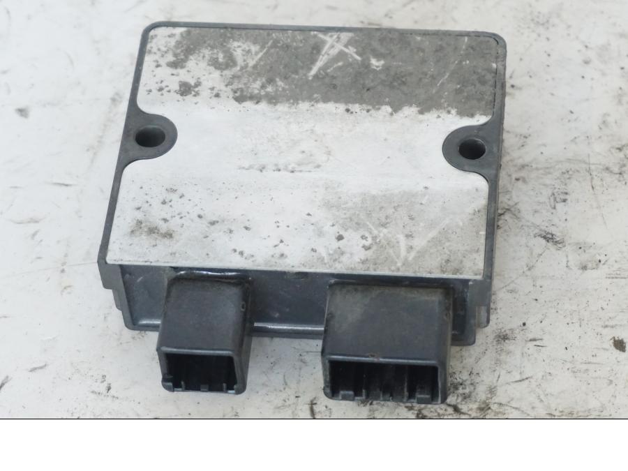 Höger sida på Likriktare från en Honda SH 300 A -2011 scooter.