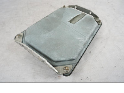 Höger sida på Motronic styrenhet från en BMW R 850 R -2004 motorcykel.