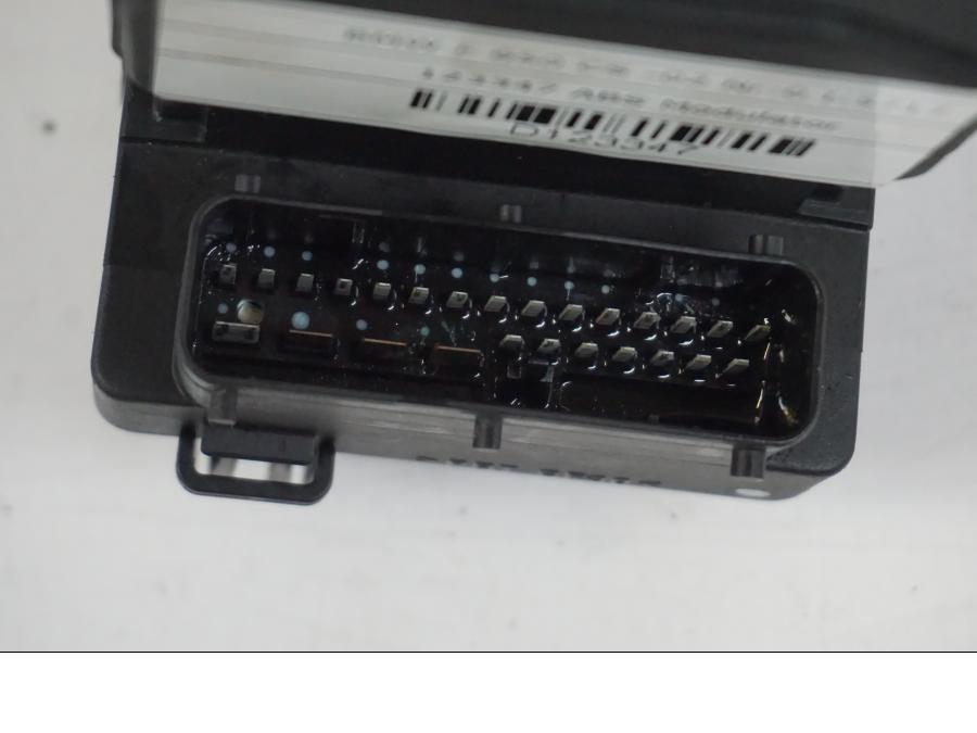 Snett uppifrån på ABS Modulator från en BMW F 650 CS -2002 motorcykel.