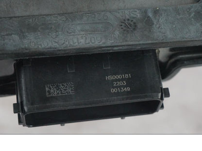 Snett uppifrån på Kontrollenhet från en KTM 1290 Super Duke R -2022 motorcykel.