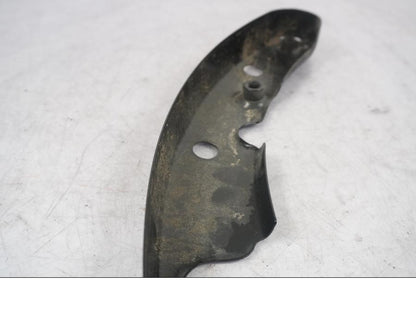 Snett nerifrån på Bakskärmstag från en H-D Touring Street Glide FLHX -2009 motorcykel.