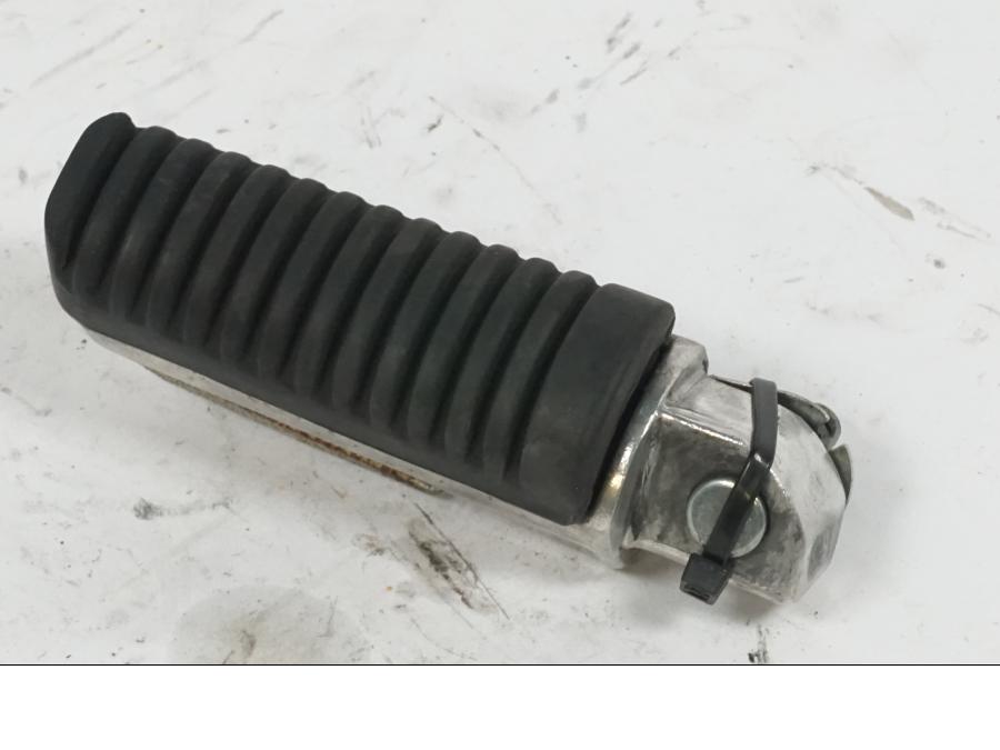 Höger sida på Fotpinne från en Yamaha XJ 6 -2011 motorcykel.