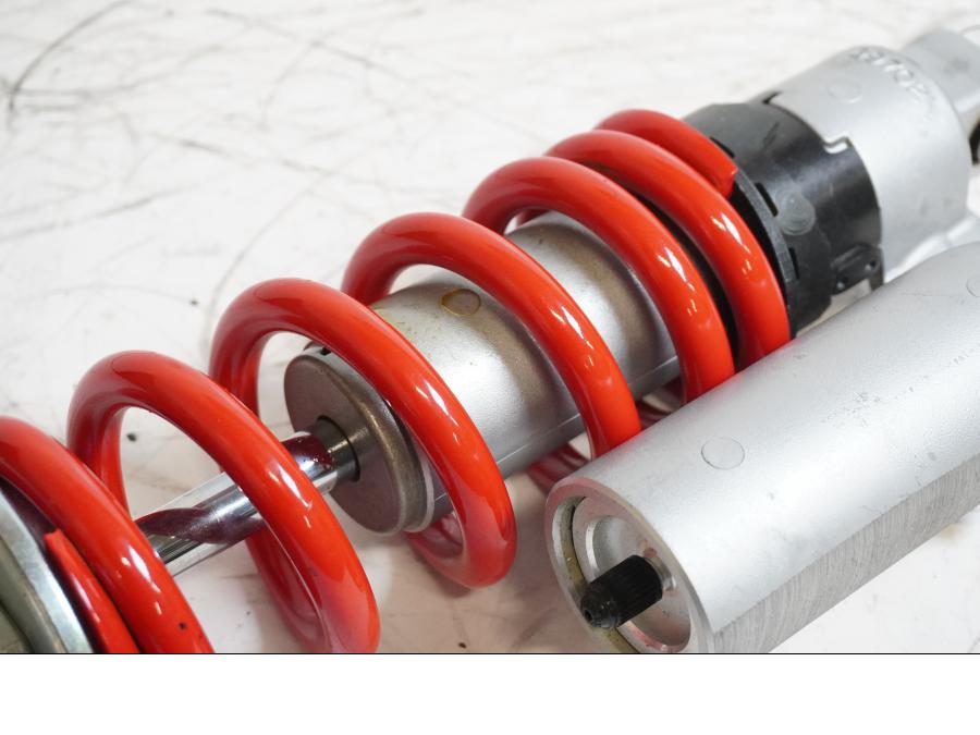 Höger sida på Stötdämpare från en Buell 1125 CR -2009 motorcykel.