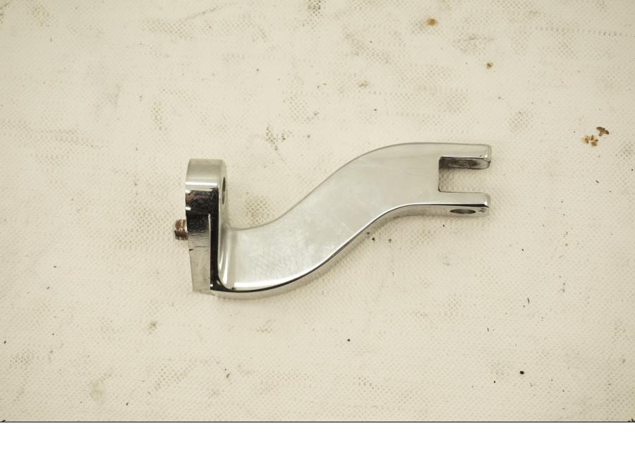 Baksidan på Fotpinnefäste från en H-D Street Glide FLHX -2007 motorcykel.