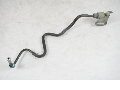 Snett nerifrån på Bromsledning från en BMW R 1200 R -2007 motorcykel.