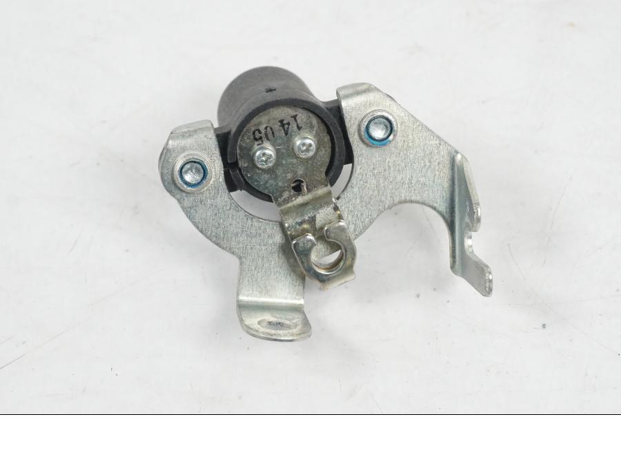 Höger sida på <p>Låssats från Yamaha FZ-8S FAZER ABS 2011.</p>

<p>Tändningslås, antenn, tanklock, sadellås, CDI och 1st nyckel.</p> motorcykel.