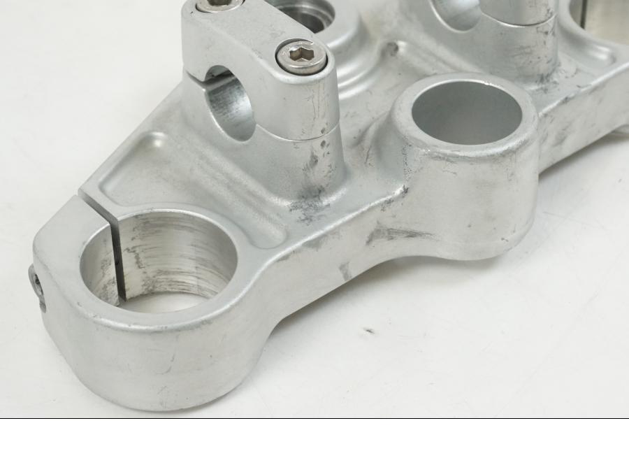 Baksidan på Gaffelkrona från en BMW F 650 CS -2002 motorcykel.