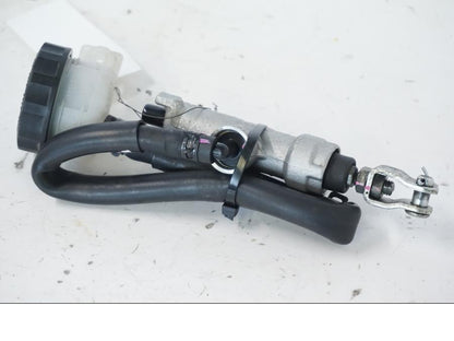 Höger sida på Bromshuvudcylinder från en Kawasaki ER-6N -2012 motorcykel.