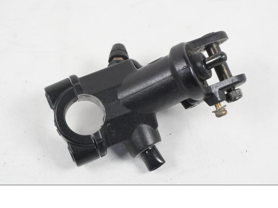 Baksidan på Bromshuvudcylinder från en Yamaha YZF 1000 R1 -2007 motorcykel.