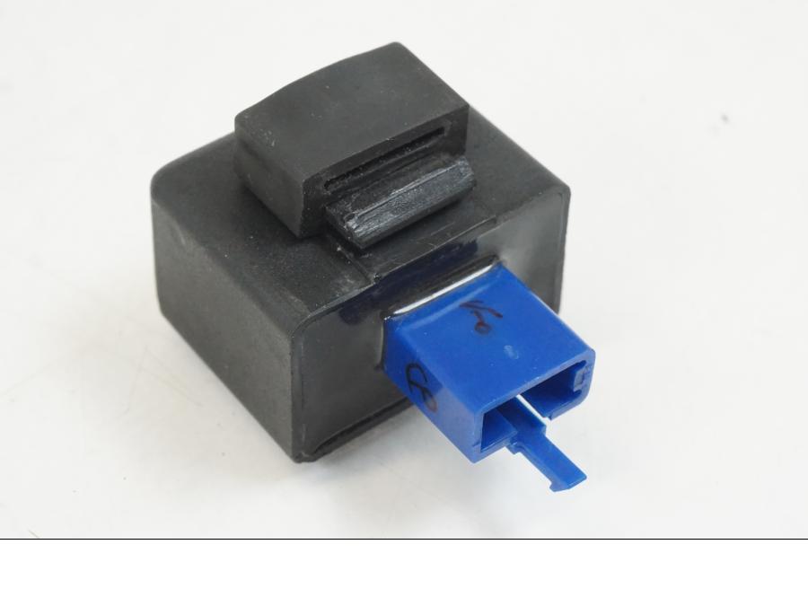 Höger sida på Blinkersrelä från en Husqvarna 701 Supermoto -2020 motorcykel.